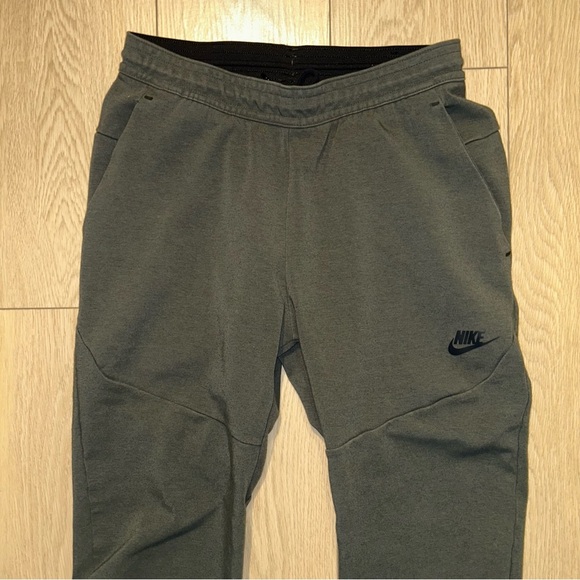 Nike Men’s Sportswear Tech Fleece Joggers Green Size Small - Picture 2 of 9